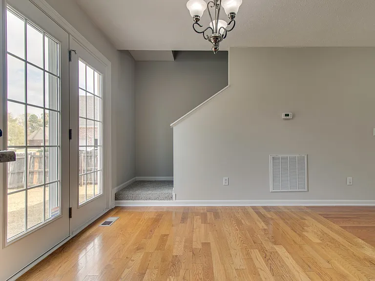 4910 Court Dr — Photo 10