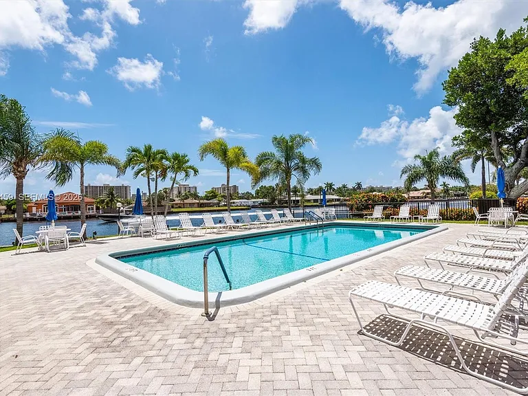 6209 Bay Club Dr #4 — Photo 16