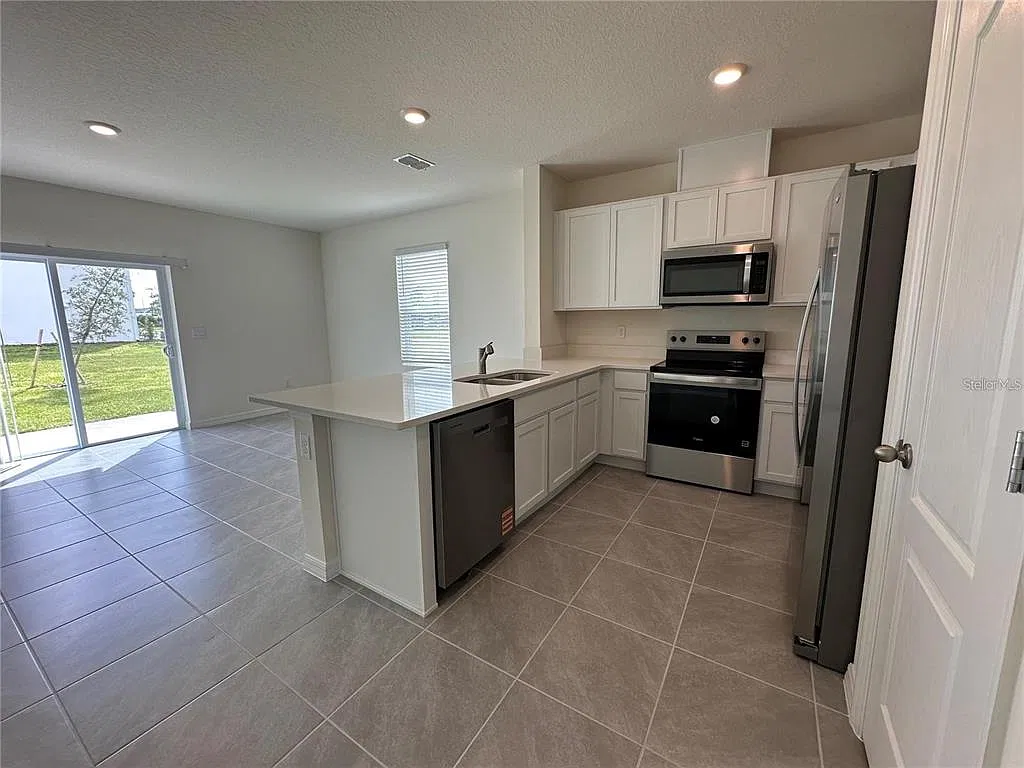 3 bed, 2.5 bath, 1477 sqft, $1,850 — Photo 4