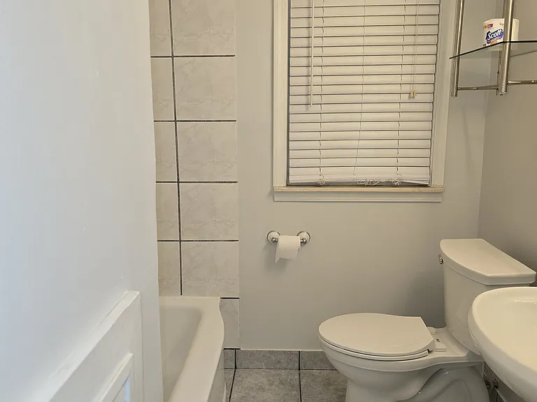18676 Shiawassee Dr #2 — Photo 4
