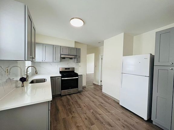 3rd image of 539 Washington St #3