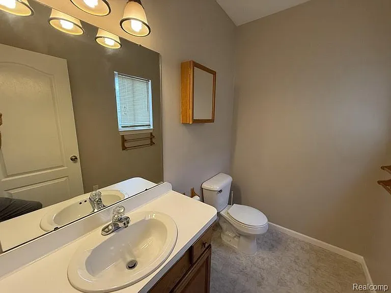 8303 Lenore St — Photo 8