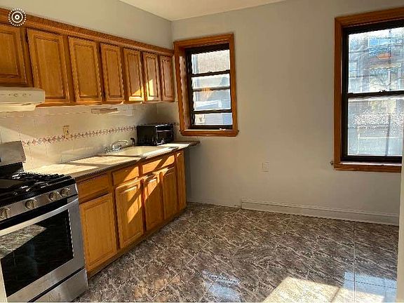 4th image of 936 Atlantic Ave #3