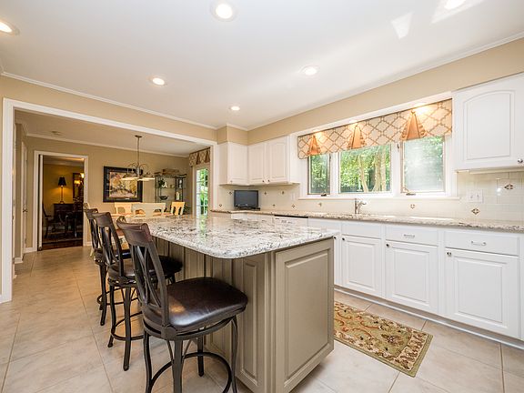 4th image of 3121 Andover Cir