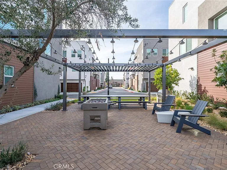 637 S Lyon St — Photo 35