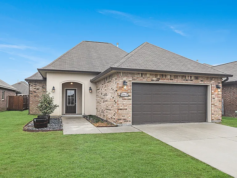 42451 Baystone Ave — Photo 2