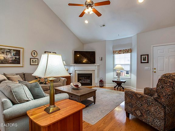 4th image of 2209 Lucado Way
