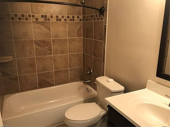 3rd image of 2921 Dante Pl