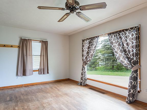 3rd image of 9299 Pine Island Dr NE
