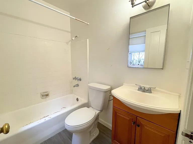 2415 1st Ave — Photo 20