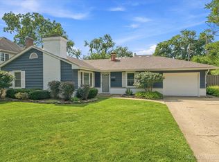 2010 Paddock Ln, Wheaton, IL 60187