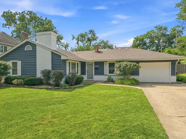 2010 Paddock Ln, Wheaton, IL 60187