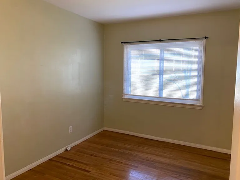 844 Penn St — Photo 10