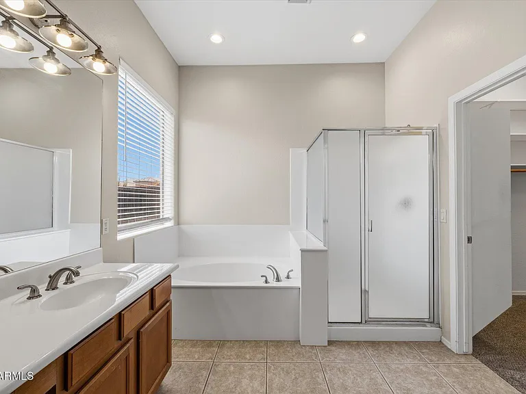 2619 E Hazeltine Way — Photo 18