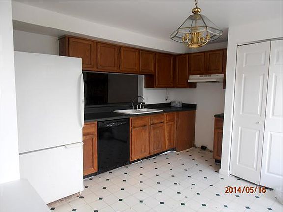3rd image of 2843 Lake Forest Dr