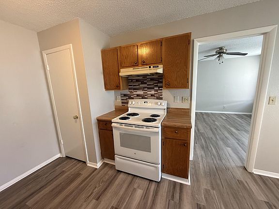 5th image of 817 Lloyd Ln APT A