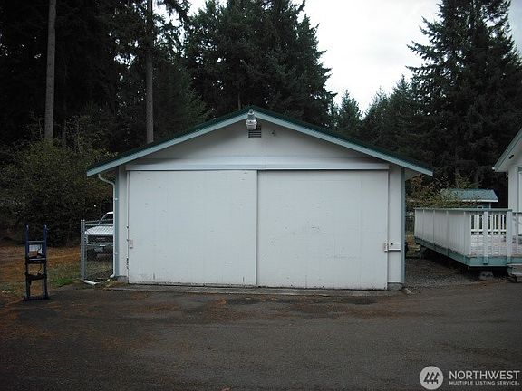 2-car garage/shop with bonus room