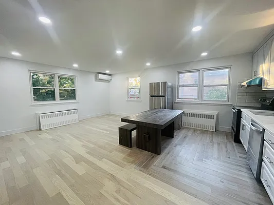 Rented by E Realty International Corp | media 1