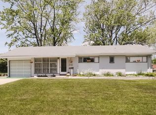 110 Forest Park Ln, Hoffman Estates, IL 60169