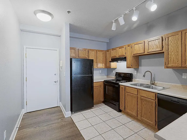 331 Fulton St — Photo 20