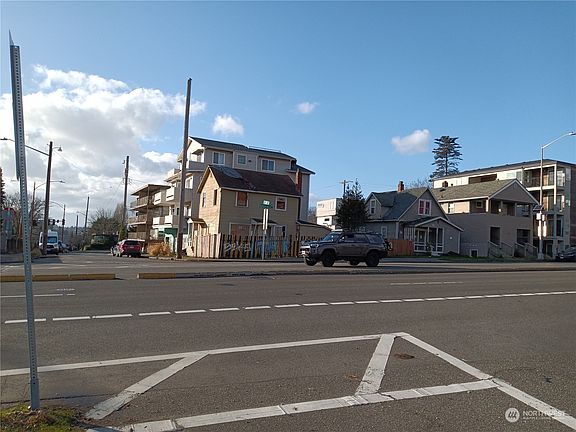 5th image of 3805 & 3807 Aurora Avenue N