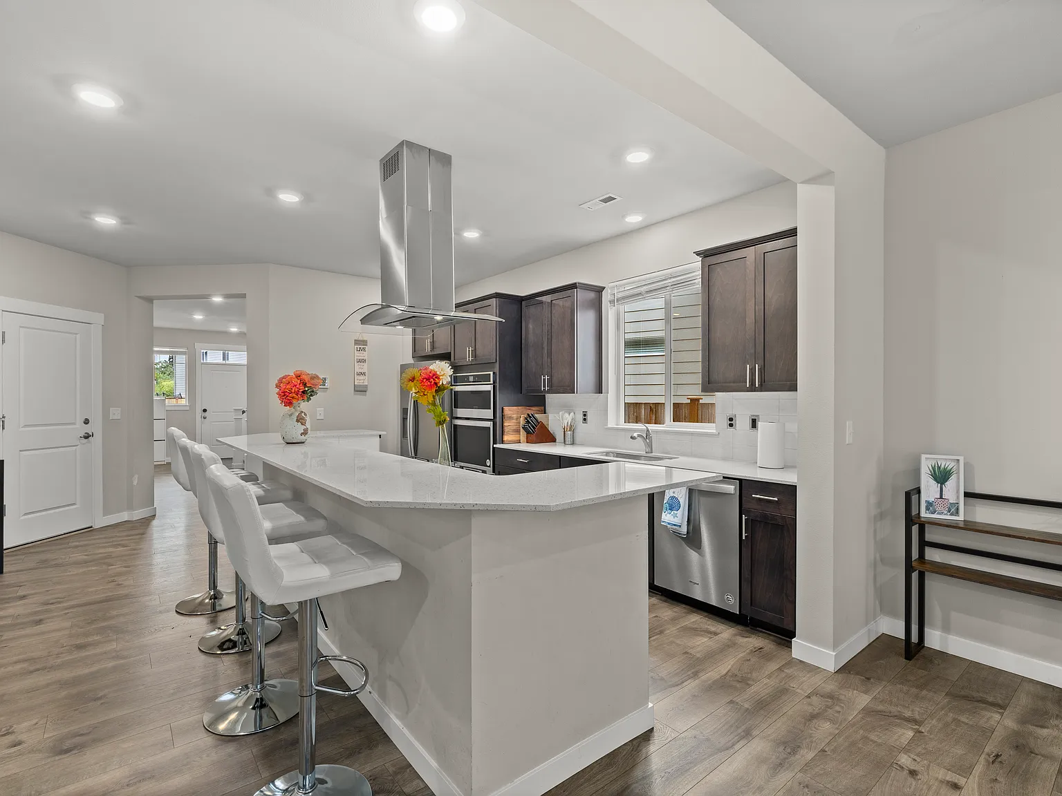 5 bed, 3008 sqft, $11,000 — Photo 3