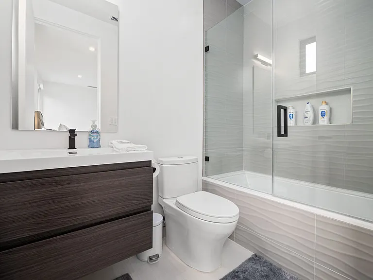 2435 S Penmar Ave — Photo 36