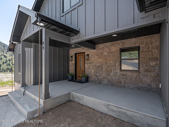 2nd image of 84 Lookout Cir