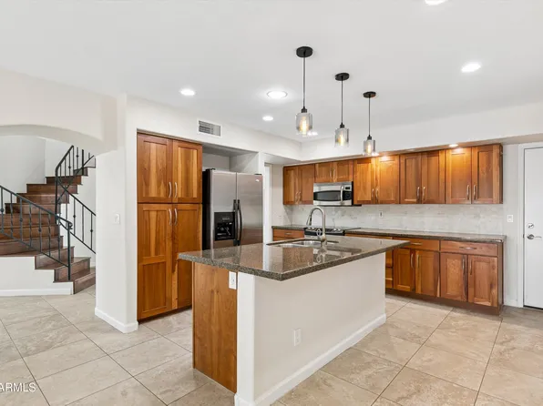 6756 W Morrow Dr, Glendale, AZ 85308