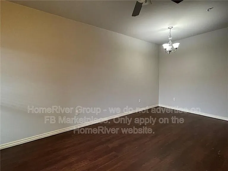 1004 SW 92nd St — Photo 2