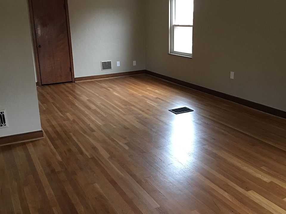 Living/dining area