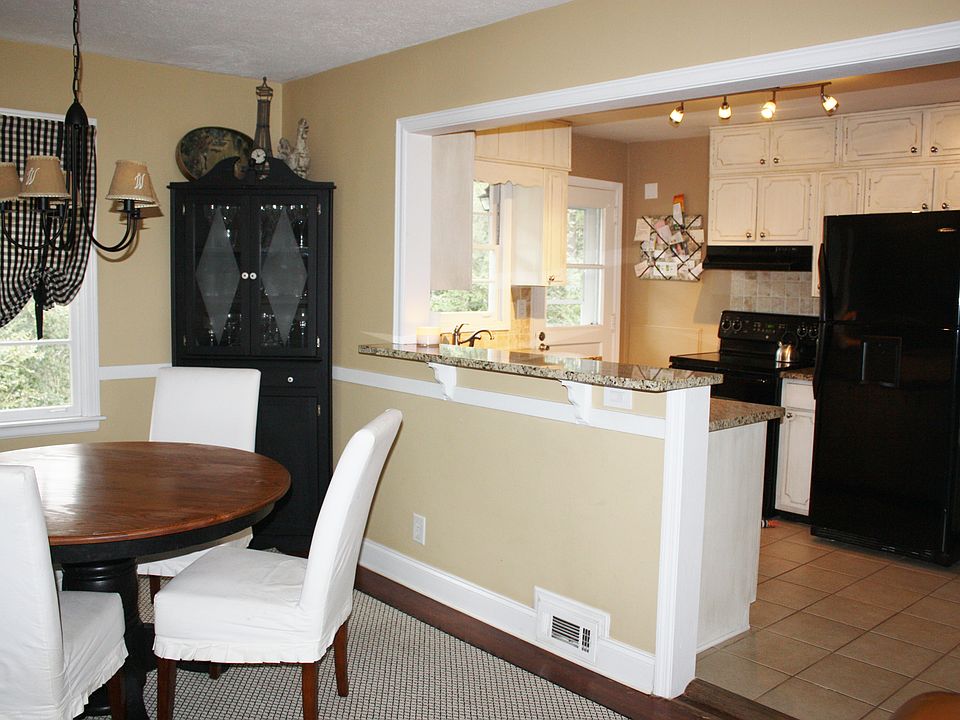 2nd image of 2646 Woodridge Dr