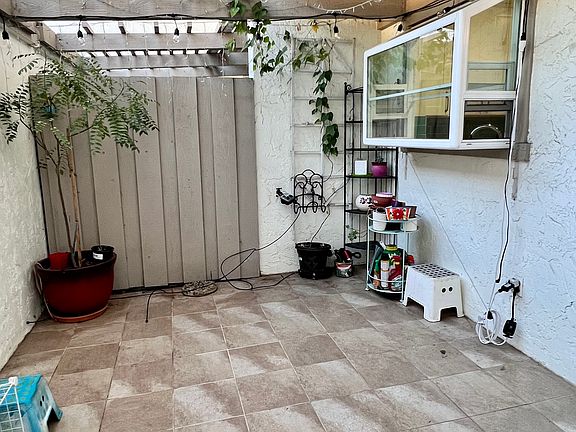 3rd image of 10421 Mary Ave