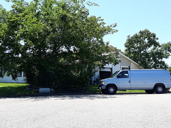 3rd image of 996 Barrington Ct