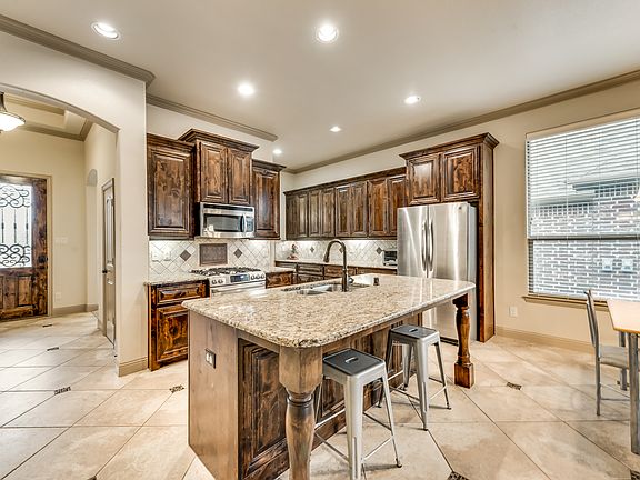 3rd image of 8509 Hornbeam Dr