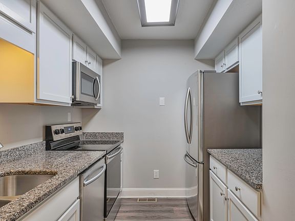 4th image of 8707 Olde Colony Trl APT 12