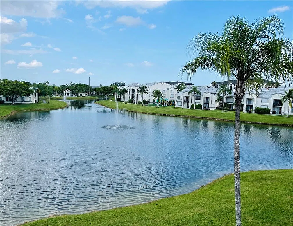 2 bed, 2.0 bath, 994 sqft, $2,825 — Photo 1