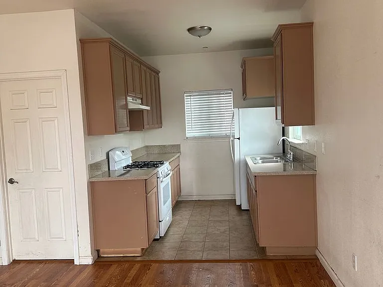 1258 Ramona Ave — Photo 2