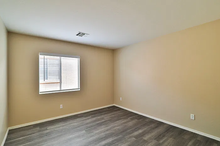 3 bed, 2.0 bath, 1300 sqft, $1,950 — Photo 4