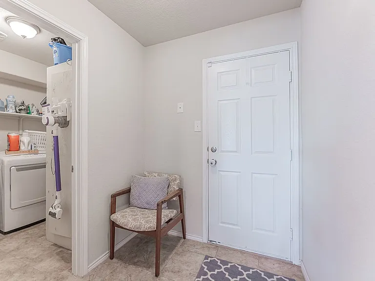 207 Christopher Dr — Photo 6