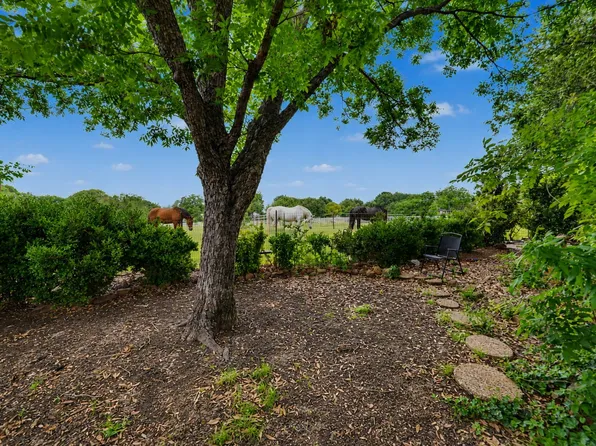 1905 Lakeway Dr, Rowlett, TX 75088