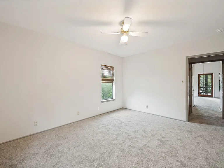 415 Albany St #F — Photo 16