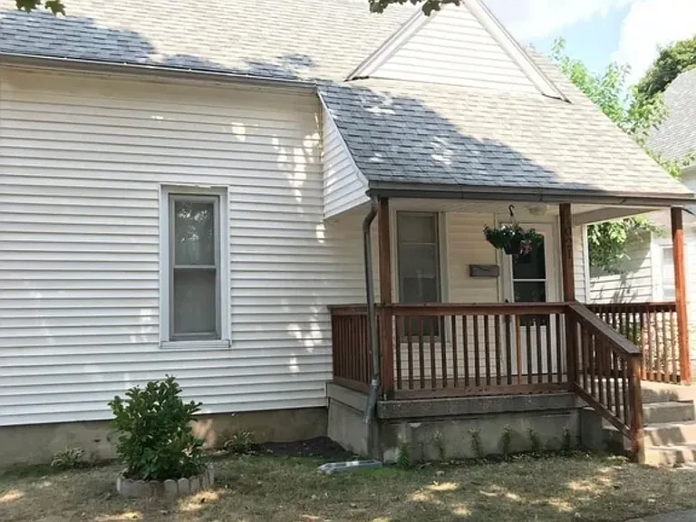 1021 Watson St SW — Photo 2