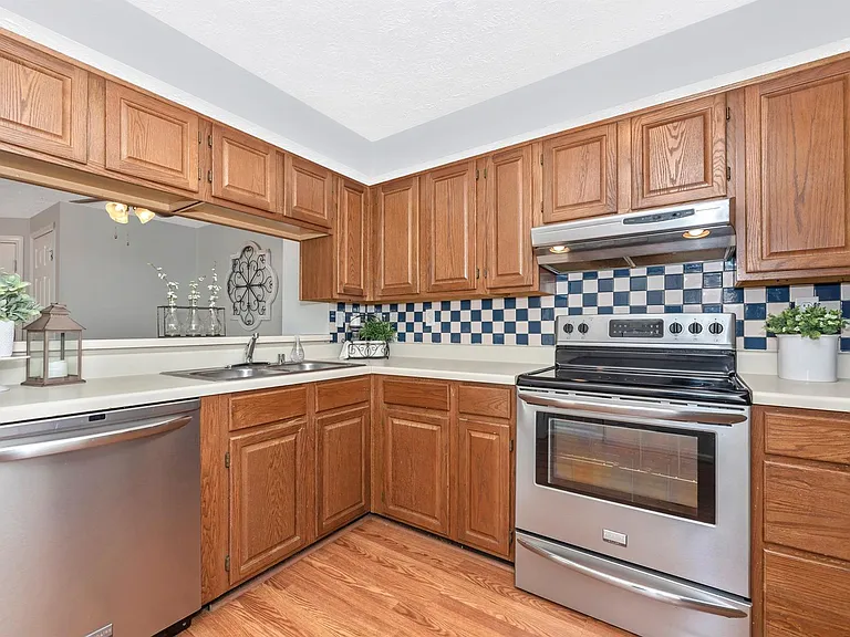 802 Stratford Way #K — Photo 27