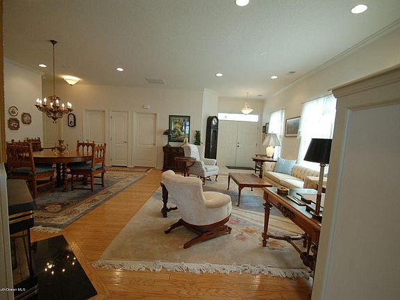 4th image of 72 Greenways Ln