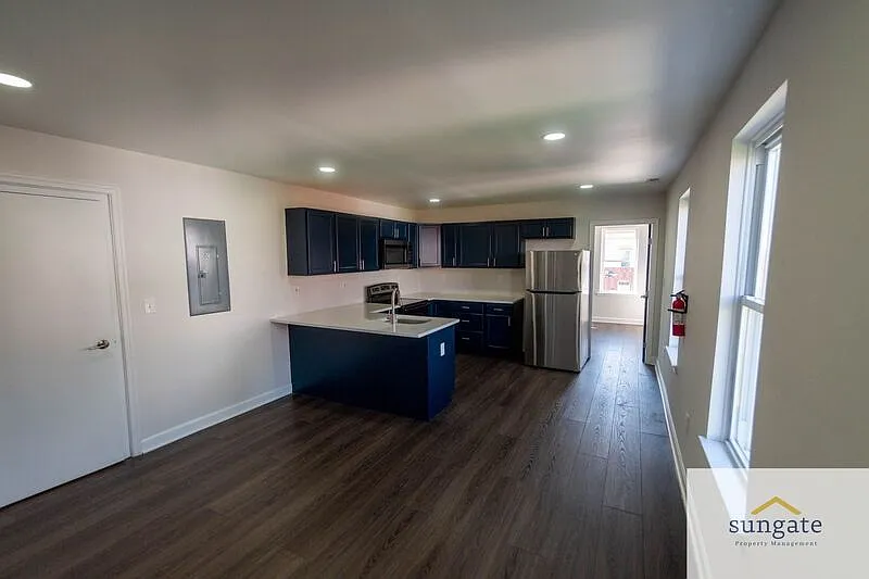 2 bed, 1.0 bath, 550 sqft, $1,400 — Photo 2