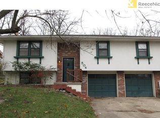 504 NE Park Dr, Lees Summit, MO 64086