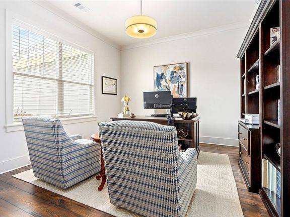 5th image of 92 Merlin St