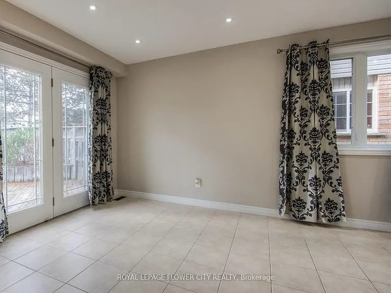 308 Pineland Pl — Photo 8