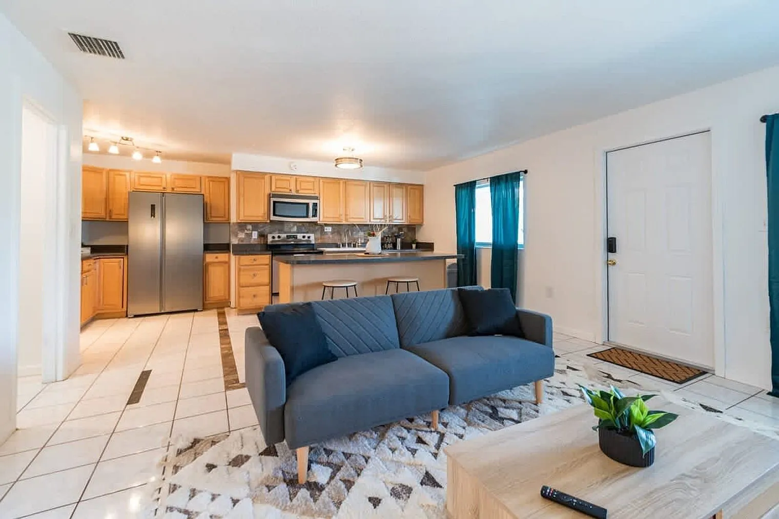 1 bed, 1.0 bath, 592 sqft, $2,312 — Photo 4